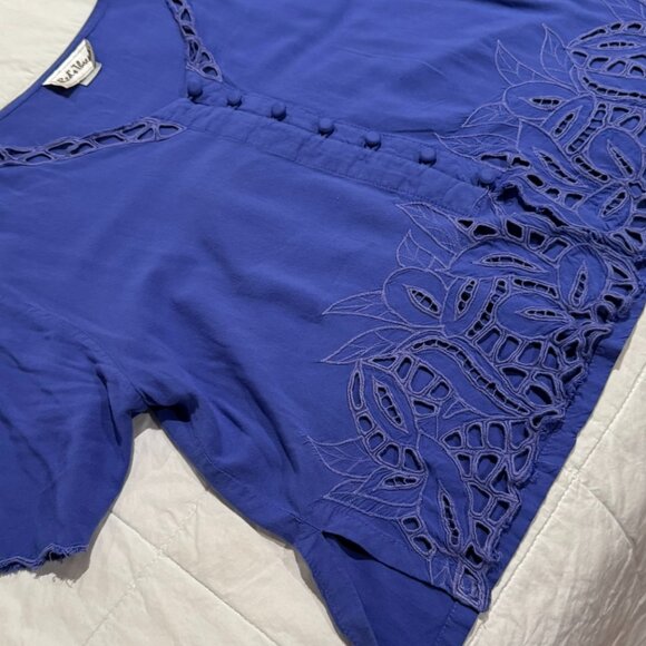 Red's Threads Tops - Rough Edge cut out short sleeve top